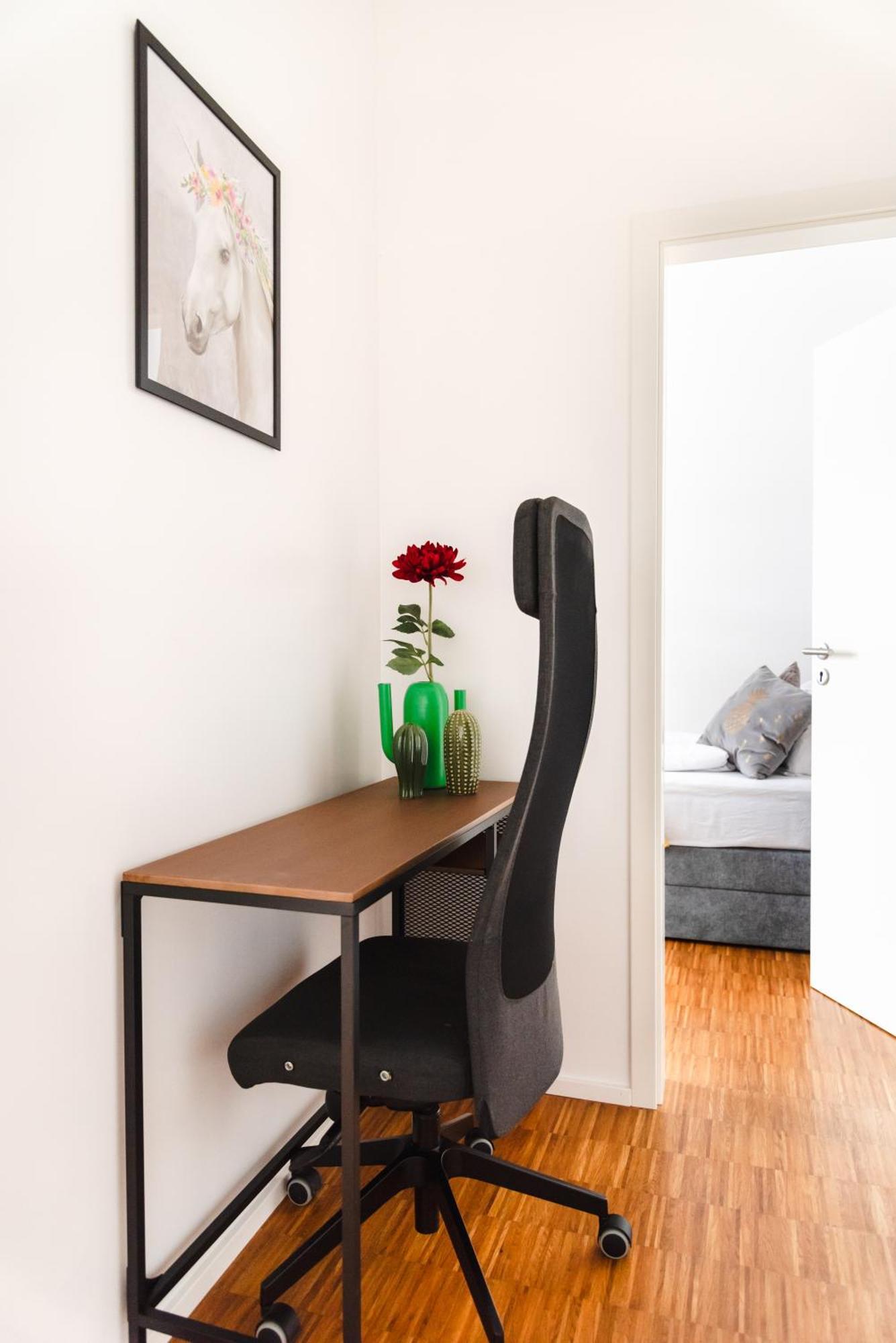 Hybrid Work-play Retreat - 2br, 1b Kreuzberg Appartement Berlijn